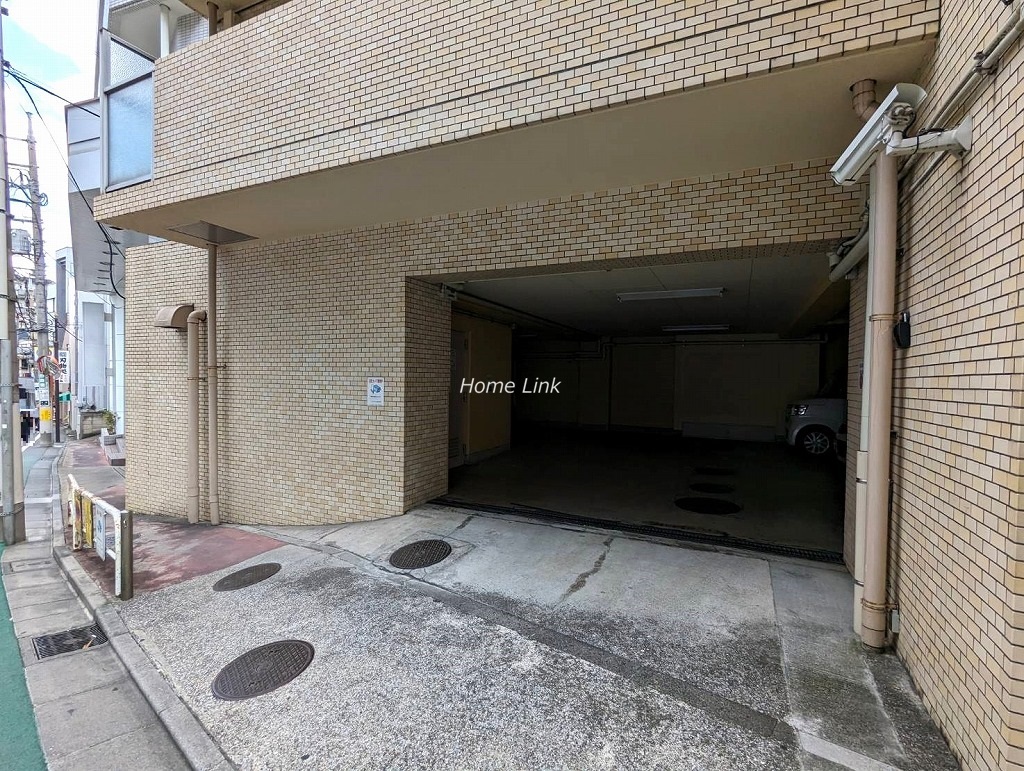 ライオンズマンション成増第３　駐車場出入口